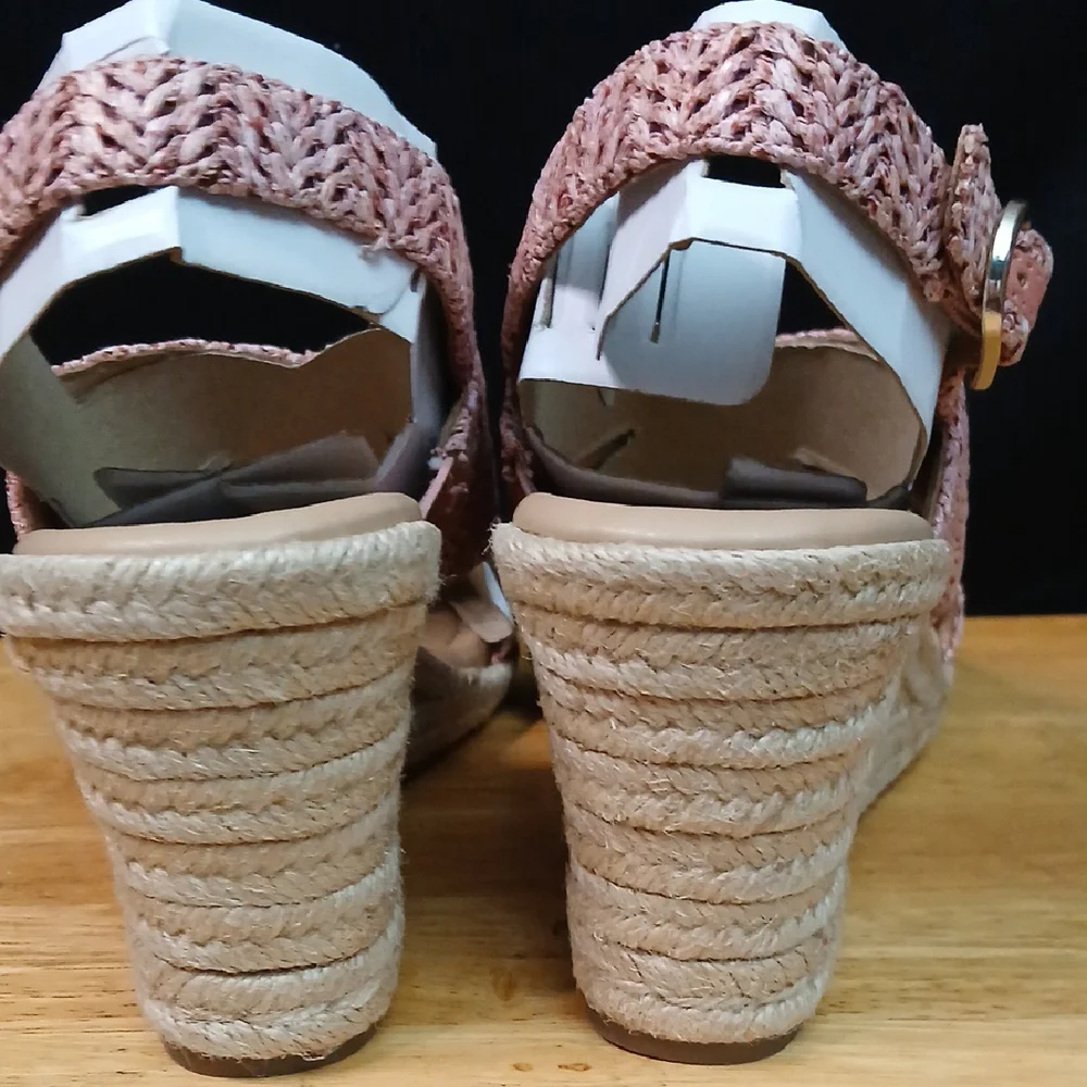 Easy Spirit Womens Pink Sandals